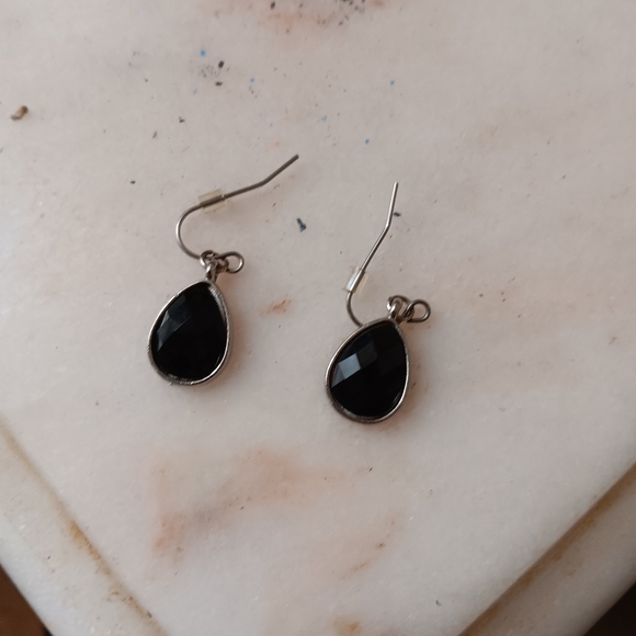 Black earrings - Picture 1 of 1